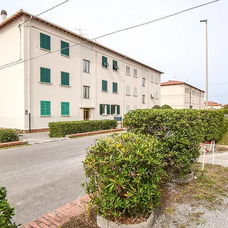 2 Bedroom Lovely In Apartment *